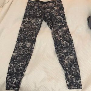 LuluLemon flower wonder under leggings